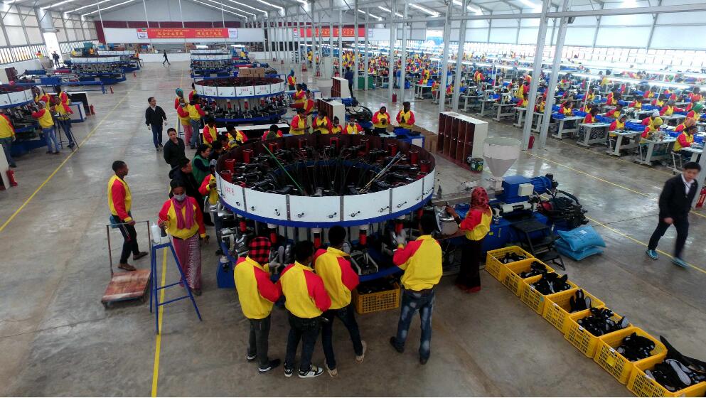 从2012年投产至今，华坚在埃塞俄比亚本地的员工超过3800人，每天出产女鞋6500双，年出口女鞋达240万双。受访者供图