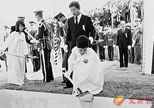 �����Ӵf1979�~�X�u���˸�§�C ���z��