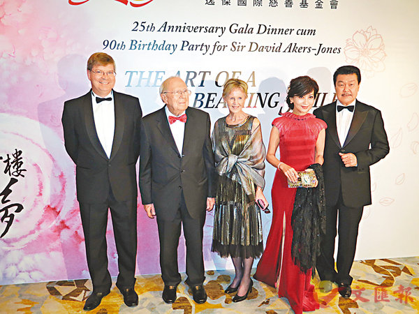 �����A�P�M������(�k�@�ΤG)�Q�ߥX�u��h��(���G)���O���߮b�C