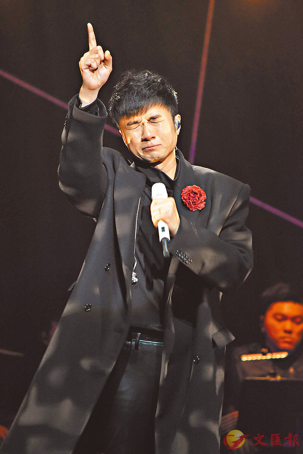 ���j����b�t�ۮɡA�@�׷PĲ�\�y�����C