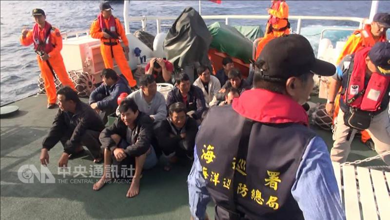 据台湾「中央社」3月23日援引台湾海防部门的消息报道，台湾「海巡署」扣押了中国大陆渔船的船员。