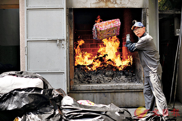 �������X����¾���b��~���_�ϥN�����_�C �篪�U  ��