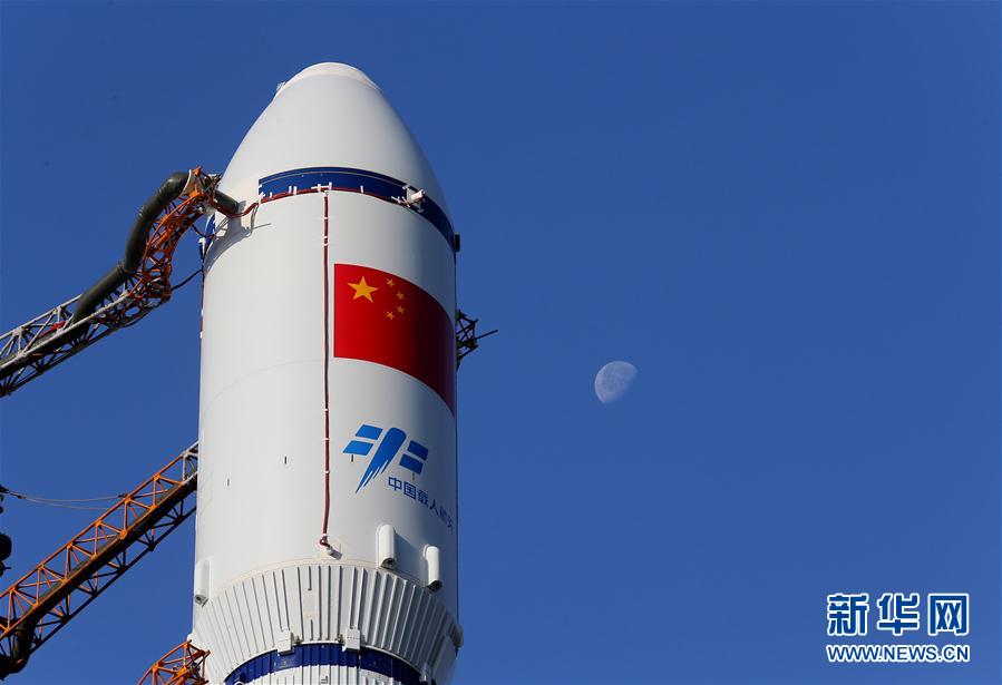 4日17日拍攝的長征七號遙二運載火箭與天舟一號貨運飛船組合體局部。