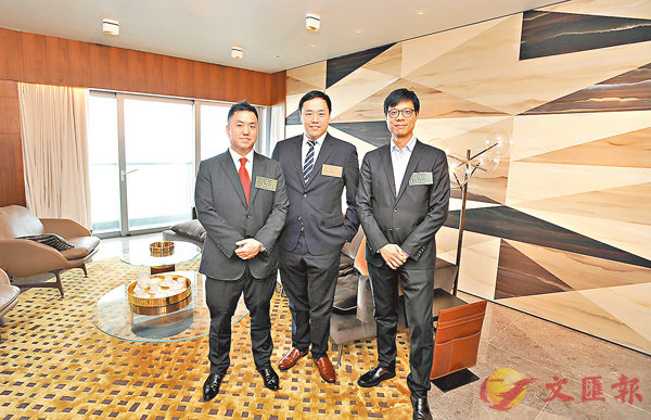 ���R�Ǧa�����ƥ�|��(��)���ܡA�|�[��17�ӳ��H�ۼЧΦ��o��C