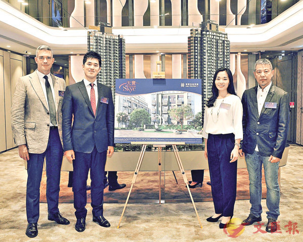 �������a�����Χ�곡�g�z�G���U�]���G�^�١A�ѾȤU�P�@�Τ��e�N�}��ܽd��줩�ǴC�u�����[�C