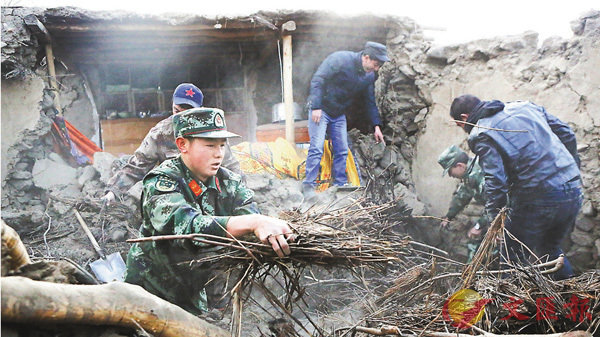 ���ϴ��H���b�a�_�a�϶i��j�Ϥu�@�C �s�ت�