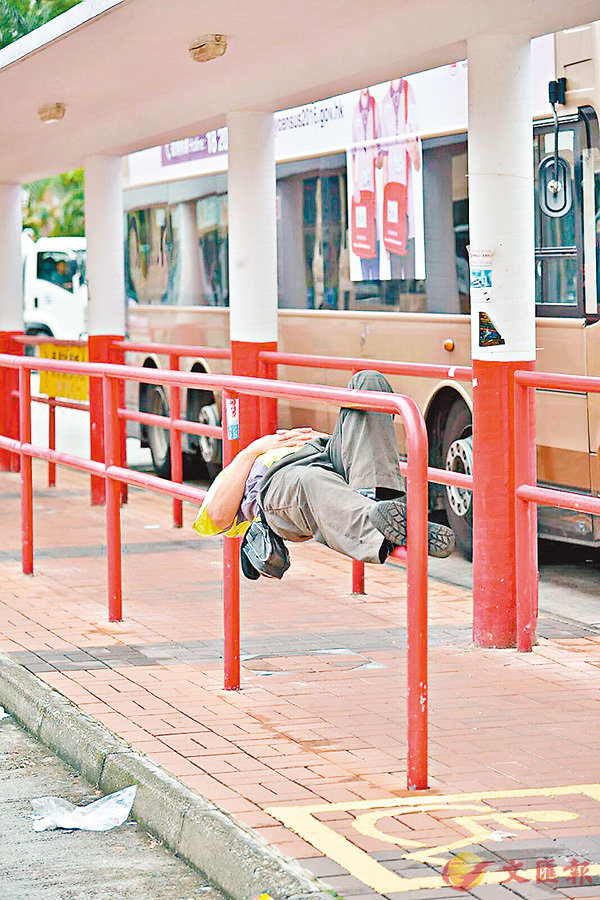 �����W���Ǥ@�W�ڤh��¾���b����W���Ϊ��Ϥ��C ���W�Ϥ�