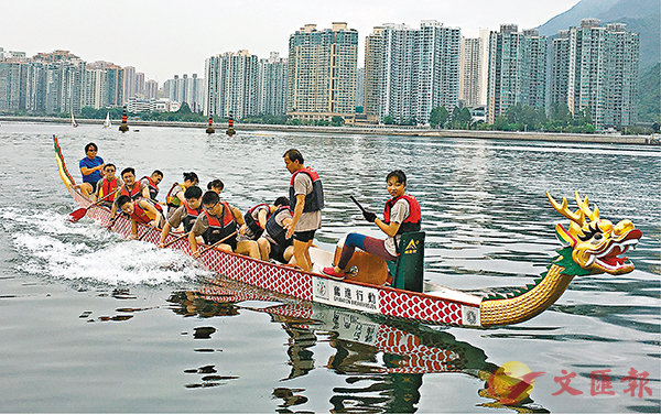 ���u�Ķi��ʡv2006�~�_�]���s�ඤ�A���@�Ǯz�դΰ�h�C�֦~�[�J�C �����׳��O���K�z��  ��