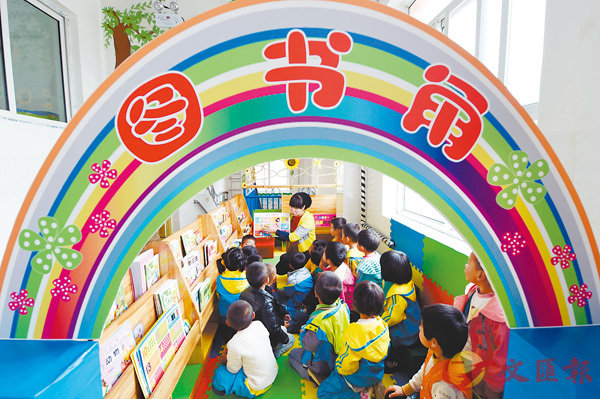 ���̵¬��{�L�^�ڦ۪v�{�����Ĥl�̦b�Ѯv�����ɤU�ݹ��Ѫ��C �s�ت�