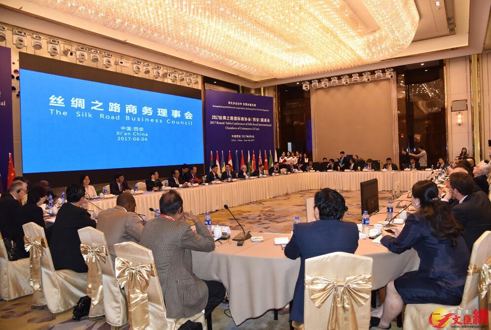 2017丝绸之路国际商协会圆桌会吸引多国商协会参加。（记者 李阳波 摄）