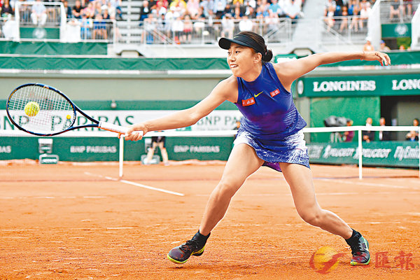 ���i�Ӧb���ɤ��^�y�C�s�ت�