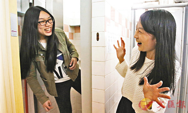■劉冰彬（左）和陳淑瑩（右）第一次打交道的場所在沐浴室。 香港文匯報記者劉國權  攝