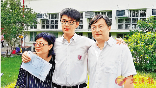 ■蔡維澤成為狀元，父母最高興。 香港文匯報 記者 姜嘉軒  攝
