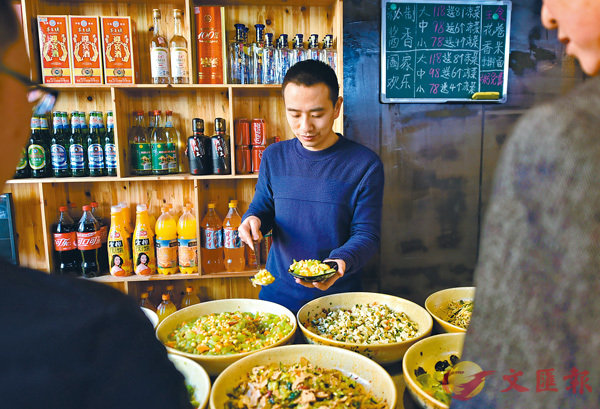 ���s�趧�Ѷ��Φb�h����L�{���A�u�H����_�V���q�ӽЦۥD�з~��󤵦~��}�F�ۤv���p�����A�ͷN���o���������C�Ϭ�����_�b���U�ȸ˲D��C  �s�ت�