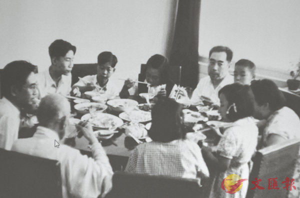 �� �P���ӻP�a�H�E�\�]1951�~�^�C ��ƹϤ�