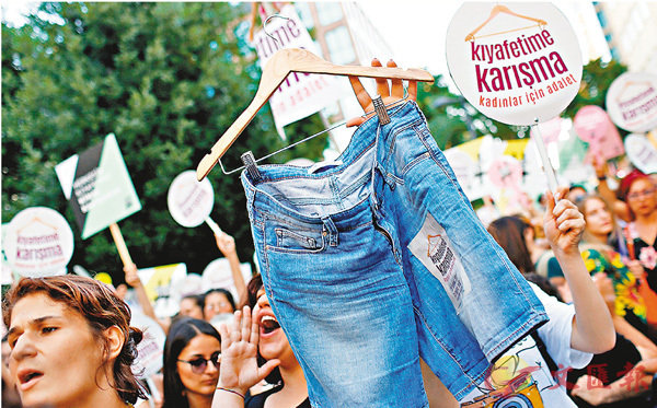 �����k������W���J�u�Ǫ���[�A��ĳ��u�Ǹg�`�Q�k�ʰw��C ���z��