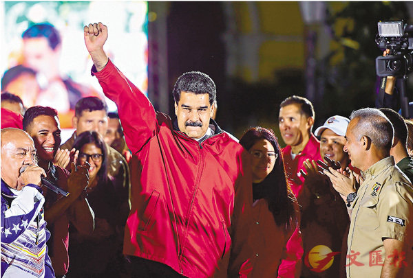 ������ù�L����áA��譱�ŧG�j�ӡC �k�s��