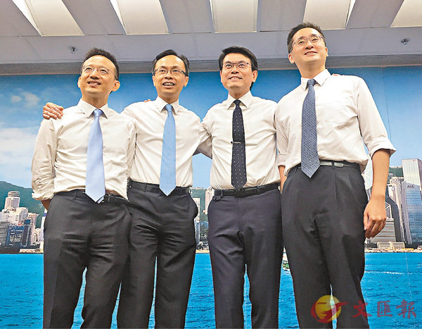 ■左起﹕陳帥夫、聶德權、邱騰華及陳百里。香港文匯報記者楊佩韻  攝