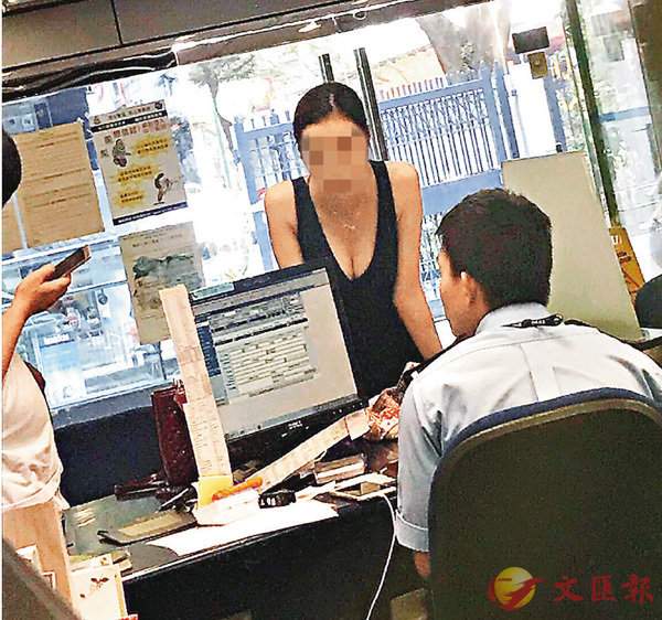 ���y�F�Cĵ�p���׫Ǻæ�ĵ������k���פH���Ӥ��A�æb���W�ƶǡC ���W�Ϥ�