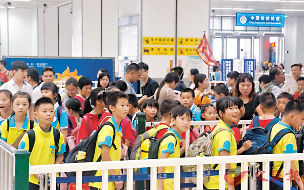 �����������A���a�ǥͮȦ�Τj�W�A�����ӱ^�f���X�Ҥj�U�M���d��� �C �����׳��`�`�ǯu