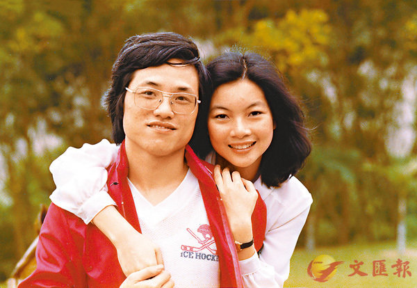 ���Ӽs��P�ӤӦb�^��Q�����j�Ǥu�@�������ͬ��ӡC