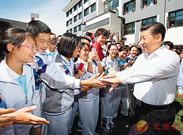 ���Ҫ��Q�K�j�H�ӡA���������{�F9�~�K�O�q�ȱШ|�C�Ϭ��h�~�A�ߪ񥭨�_�ʥ��K�@�Ǯռ��ݮv�͡C ��ƹϤ�