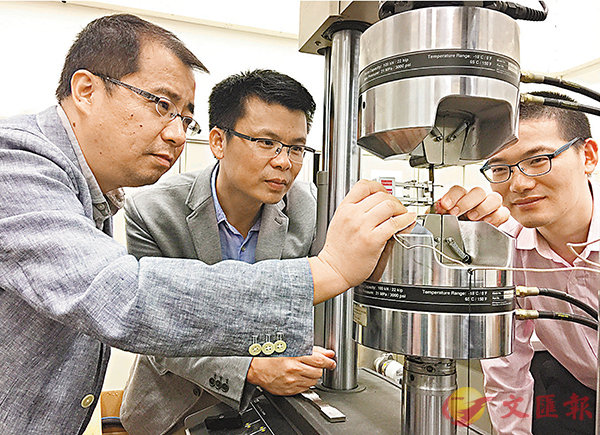 ����s�ζ������ϥΩԦ���������u�W�ſ��v�C���������Y�A�k�����y�y�C �����׳��O�̮���  ��