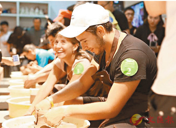 ���u���ȹC�������v�v�ѥ[������笡�ʡC ���W�Ϥ�