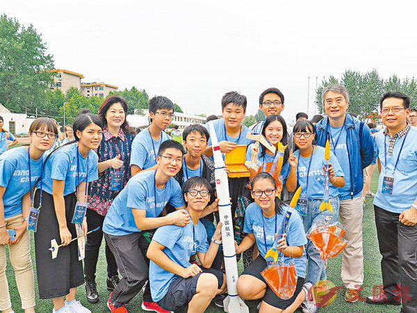 ���Ű�y�]�k�G�^�a��ǥͰѻP�ҹ�ΡA�@�P�s�@���b�ҫ��A�@���ĤѡC