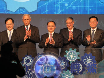 ���ӥ�����C���Ѫ�� �İ��e��