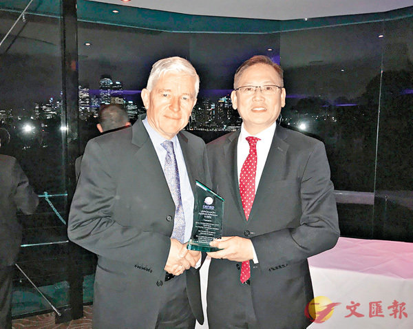 �����ѬW�]�k�^�b�D�w�x���X�u�{�������A�ñ������ΪŤ����A�Ȳ�´���Ѫ�Jeff Poole�]���^�{���C