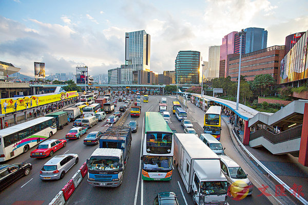 投資者搶貨 車位價量齊癲