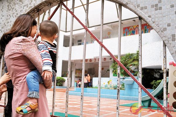 �� ���a�������B�Ѥ����D�A�@�W�a�����Ӥp�Ħb����~���ԤJ�ǭ��ժ����|�C �����׳��O�̱αӽ�  ��