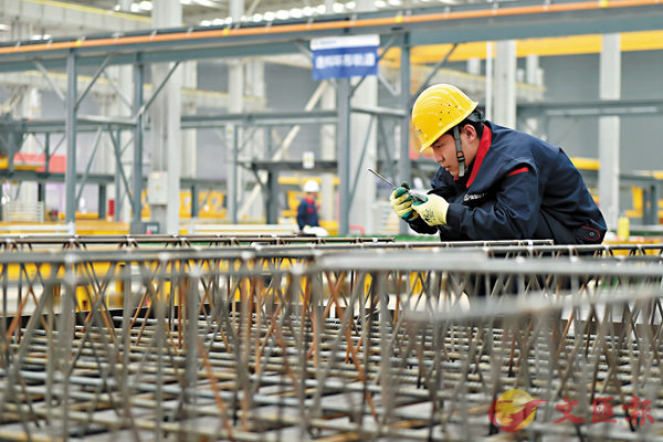 ���Ϭ����a�@�Ӹ˰t���ؿv���~��a���A�u�H�b�ոծ��j�������u��C ��ƹϤ�