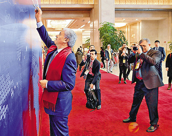 �����Q���ҩ�F�׾�ñ�W�C�����׳����n�ǯu