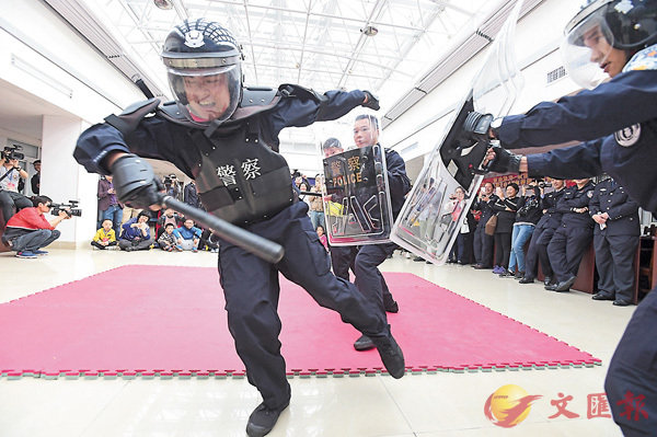 ���s�Kĵ����}�i�F����100�Ѫ������˲��M����ʡC�Ϭ��W�~�s�Kĵ��}�i���K�Bĵ��}�񬡰ʡC ��ƹϤ�