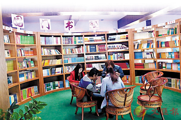 ■國門書社的建立,解決了中緬邊境群眾「看書難、買書難、借書難」問題,滿足了邊境各族群眾精神文化需求。