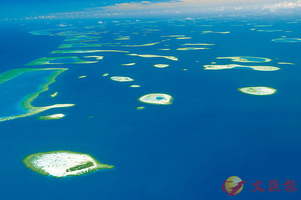 ■馬爾代夫的平均海拔只有1.2米，隨�荇薸聾W升，海平面升高，美麗風光很可能被海水淹沒。 教圖供圖