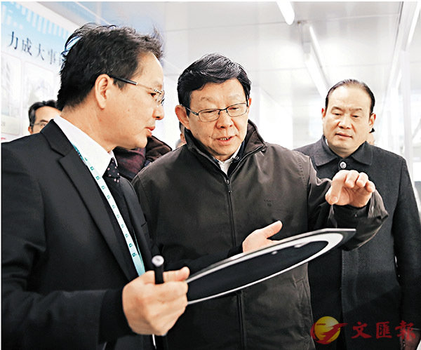 ���Q��A���w�ʰ��[�x�W�O���b����]��w�^�������q�C ���s��