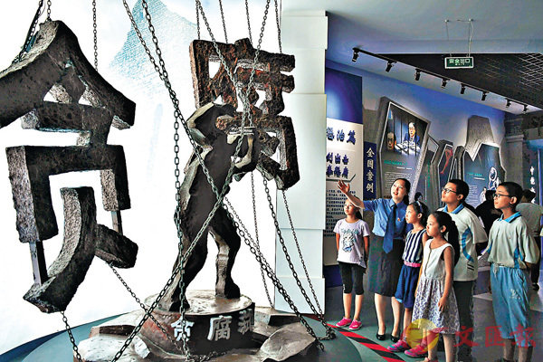 ���ǥͦb�e�_�ۮa��������˹�|¾�ȥǸoĵ�ܱШ|��a���[�C  ��ƹϤ�