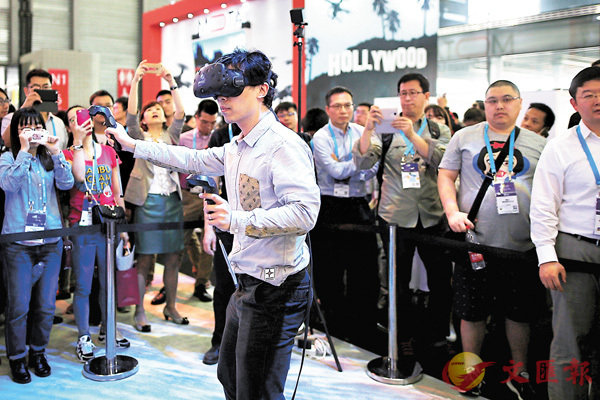 ���ʱM�a�������b�����X�@�W�d�����зǡC�Ϭ�Intel�b�W���Ȭw���O�q�l�i�W���sVR���~�C��ƹϤ�