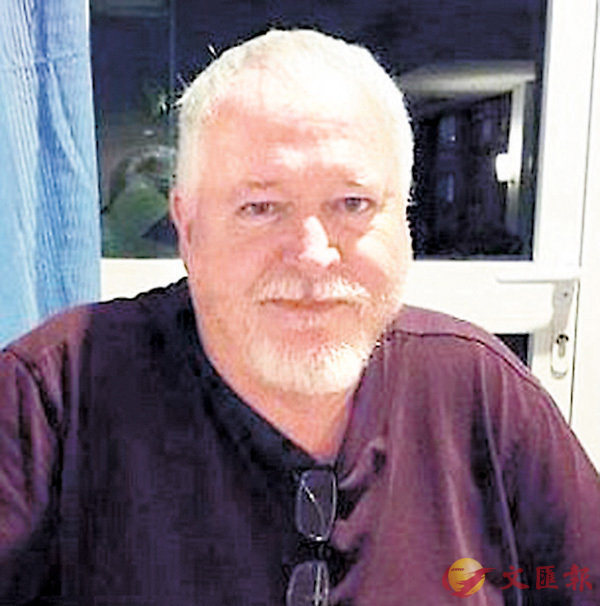 �����J����