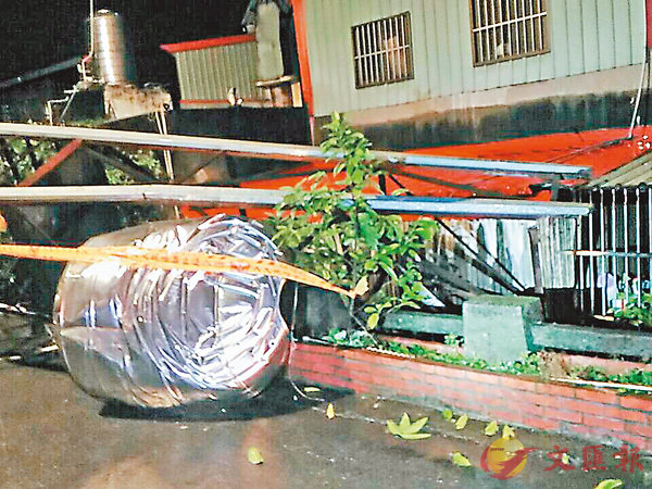 ���x�W�F������e�߳s��o�ͦh�v���P�a�_�A�s�_���@�ӭ��F2��������A�æ��]�a�_�Ӿ�ˤp�Ѥ��A�ҩ��L�H���ˡC ������