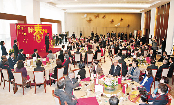 ■立法會主席梁君彥設新春午宴，場面熱鬧。 香港文匯報記者潘達文  攝