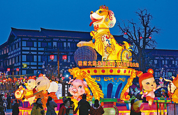 ■正月十五元宵節賞花燈，也是「偷青」的日子。 新華社