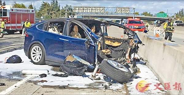 ��Tesla�q�ʨ��W�P�b�[�{�o�ͷN�~�C