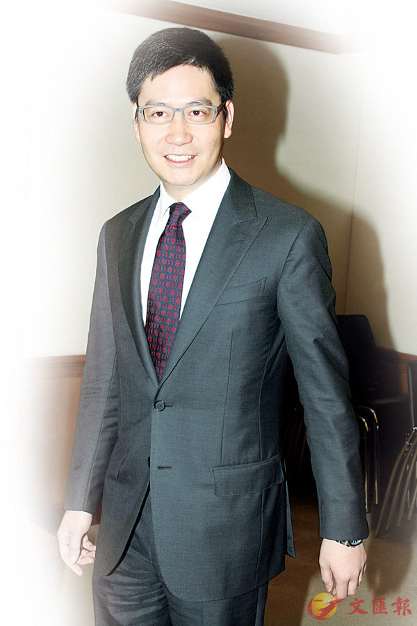 �������y