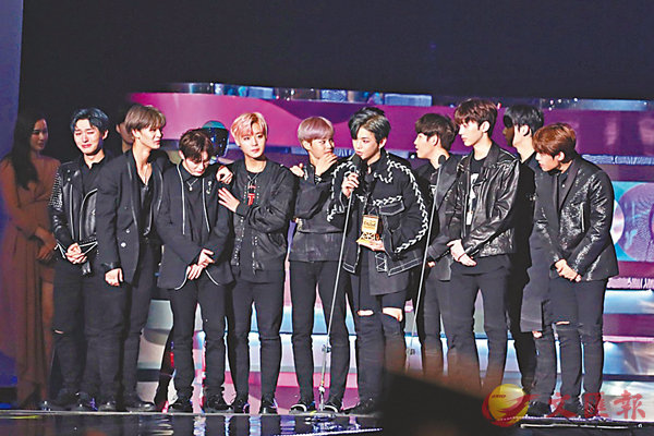 ��Wanna One�h�~��mMAMA�n�ܡu�̨Ψk�Ρv�C  ��ƹϤ�