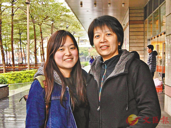 �����~�ӽг��ժ��x�ͦ~�W��ܤT���A�����j���V�ӶV�l�ޥx�C�C�Ϭ��b���x�͡]���^�M���ˡC ������