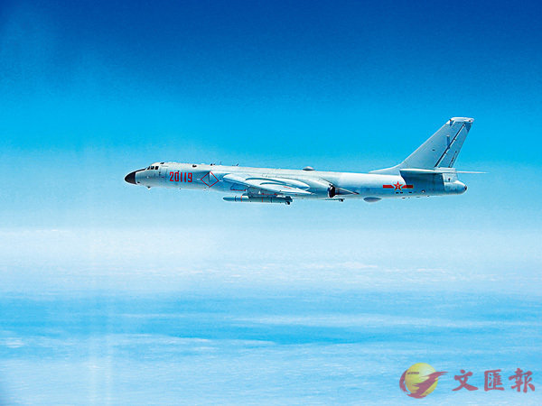 ������H���ѩ�x�ŭx�Q��A�ץX���F-6K���h���Ծ��s�����V�c�j���l�M�ڤh���l�A��I�u¶�q����v�V�m���D�C�Ϭ��F-6�Ծ��C   ������